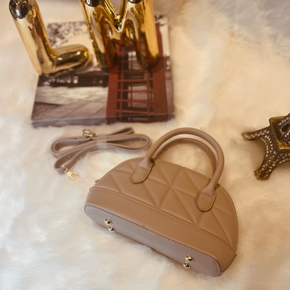 QUILTED HANDBAG👛 - Picture 3 of 3